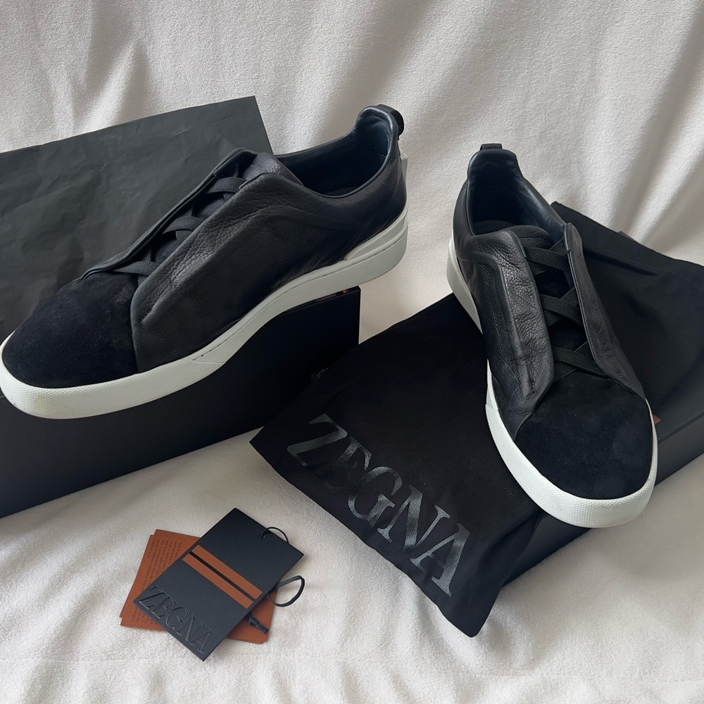 Zegna triple stitch sneaker
size 12 fits like a 12.5
Black lthr & suede toe